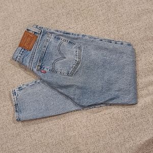 Levi's Wedgie fit mid rise crop jeans